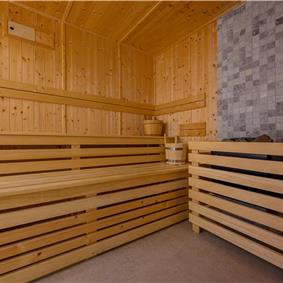 4 Bedroom Villa with Pool, Sumartin, sleeps 8